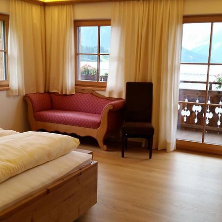 Hotel Rosis Sonnbergstuben Kitzbühel Habitación foto