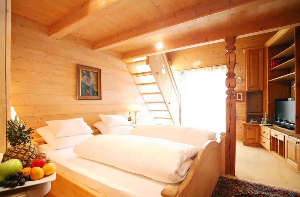 Hotel Rosis Sonnbergstuben Kitzbühel Habitación foto