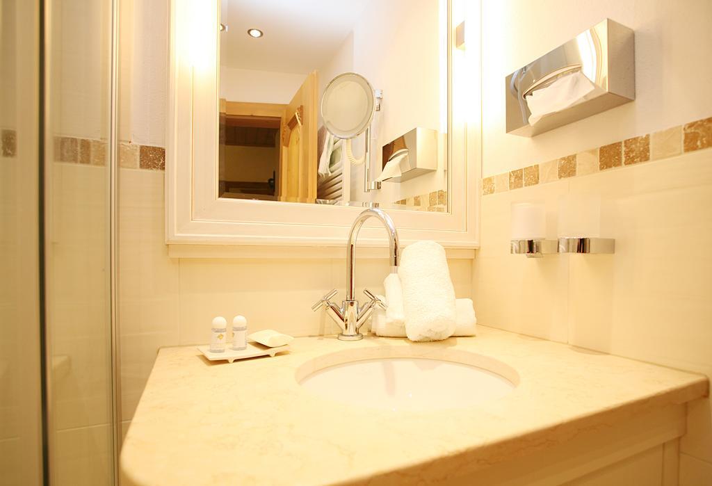 Hotel Rosis Sonnbergstuben Kitzbühel Habitación foto